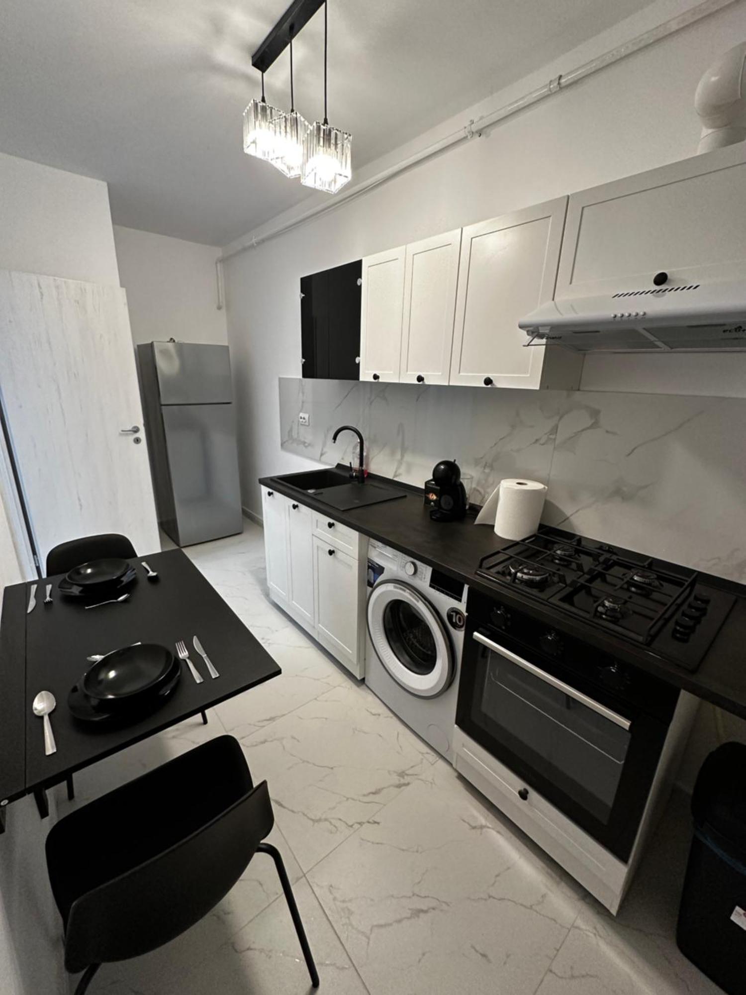 Stylish Apartment Militari - Parking Spot Chiajna Exterior photo